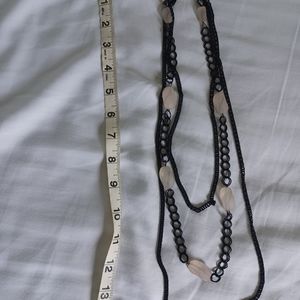 Black chain with pearly stones